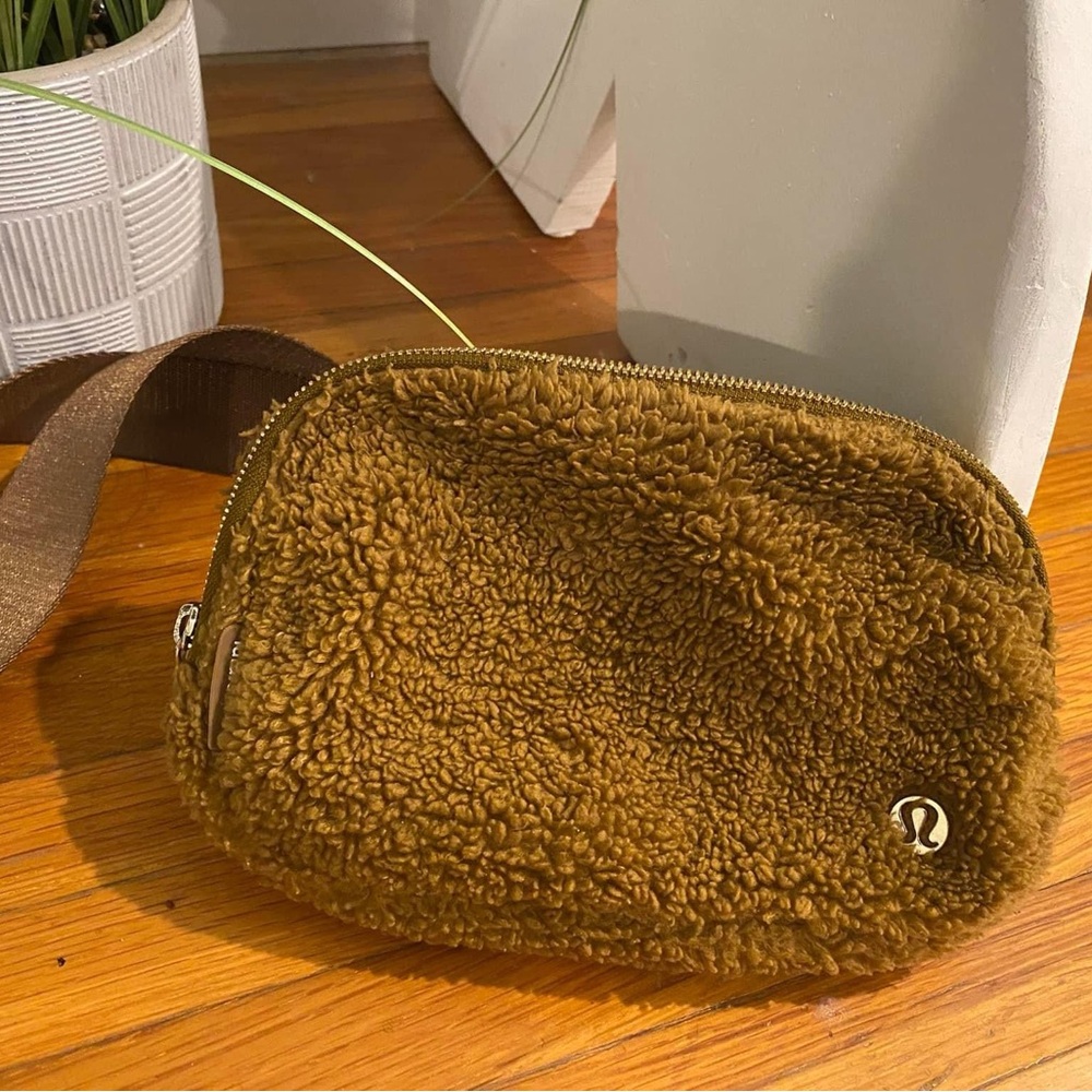 Everywhere Fleece Belt Bag